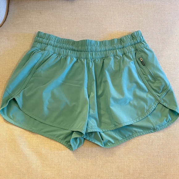 Lululemon Athletica Tracker Short (Seafoam) - Picture 2 of 6